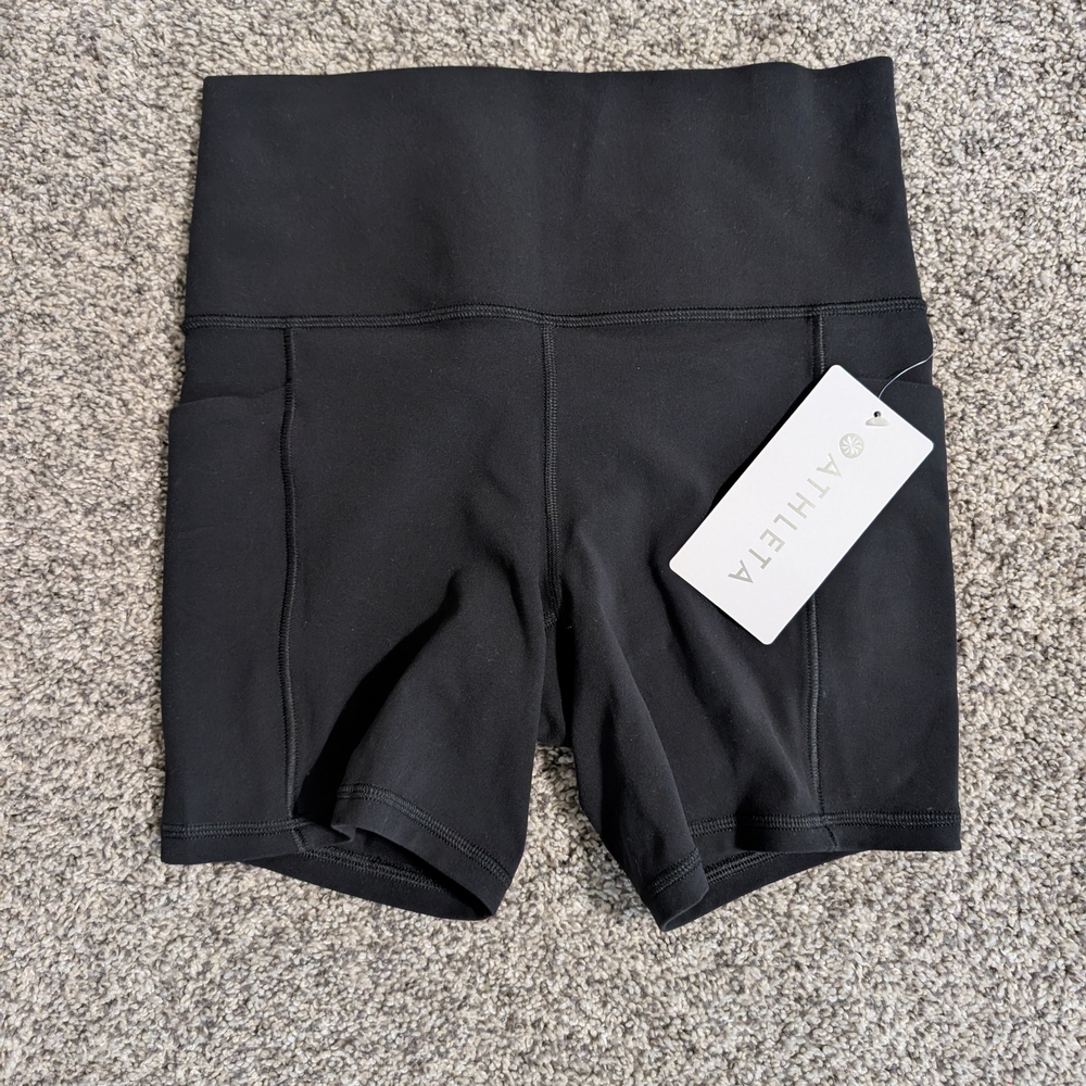 Athleta Salutation Stash 5" Shorts NWT
